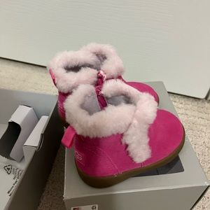 Toddler size 4/5 Ugg hot pink boots gently used